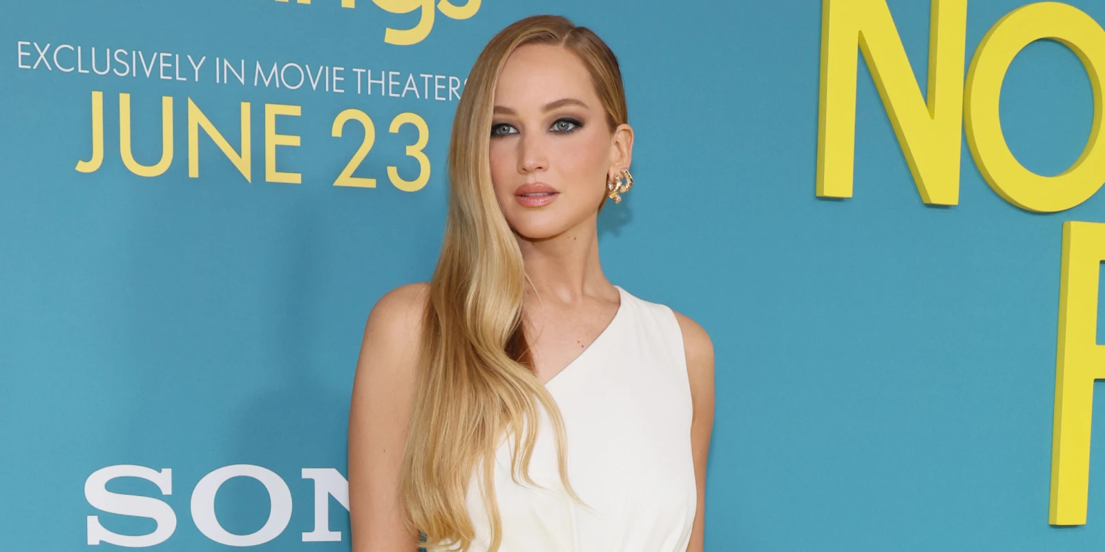 Jennifer Lawrence's glamorous comeback looks | Stylight