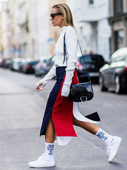 Outfit sneakers bianche: 10 idee street style top da copiare | Stylight