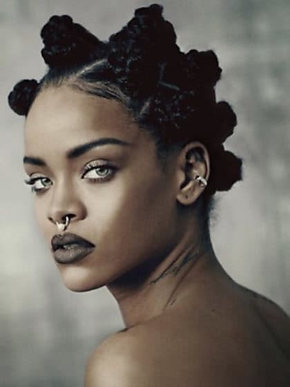 Con un look imponente, Rihanna marcó tendencia y anunció su