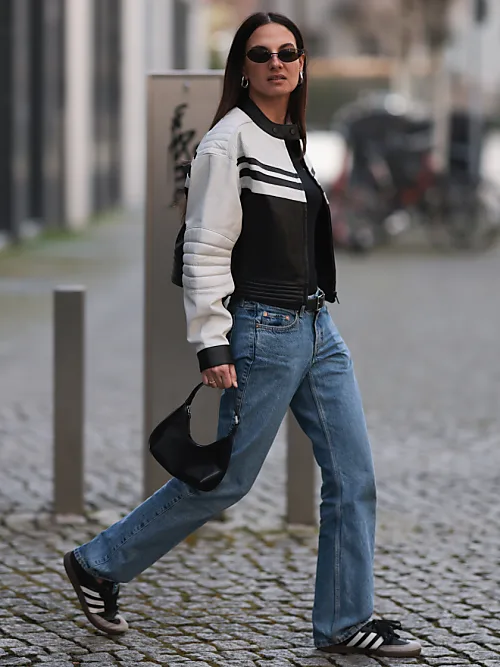 Cinnamon  How to wear white jeans, Wide leg jeans outfit, Outfits con jeans