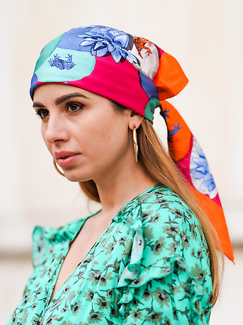 Bandeau, turban, foulard : 10 idées de coiffure pour votre petite
