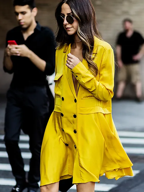 Cinco vestidos amarillos para brillar todo el verano