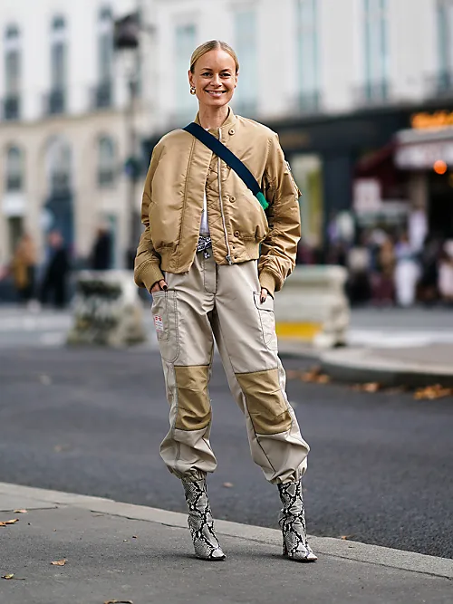Pantalon cargo femme : comment le porter en 2021 ?  Pantalon cargo femme,  Street style pour femme, Idées de mode