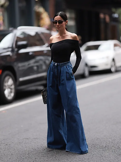 Jeans larghi donna 2023: outfit, tendenza e come abbinare