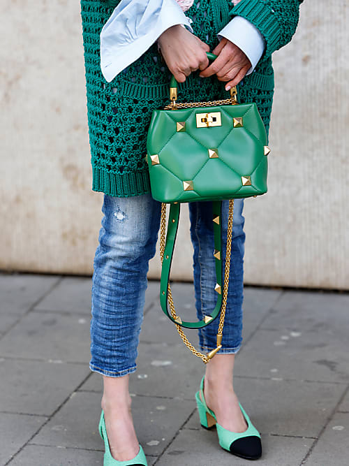 Welche Schuhe passen zu grünen Hosen? Entdecke, was Trendsetterinnen  vorschlagen!
