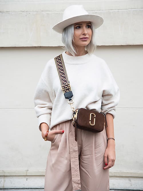 The Snapshot Leather Crossbody Bag  Marc jacobs snapshot bag, Street style  bags, White bag outfit