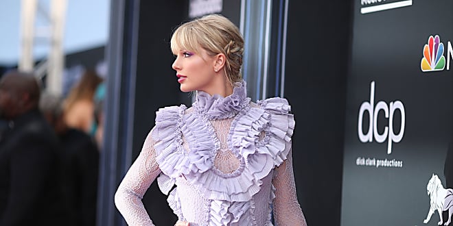 6 Looks To Steal From Taylor Swifts Me Music Video Stylight