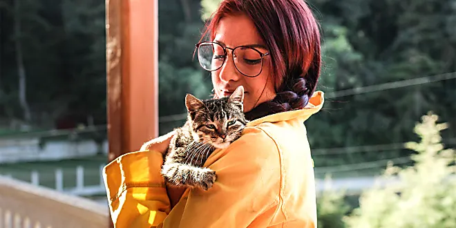 A study confirms being a cat lady is good for your health