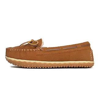 Minnetonka slip clearance on shoes