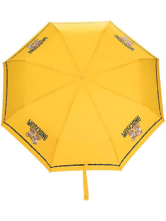 Đồ mưa màu vàng làm cho ngày mưa trở nên tươi sáng hơn. Hãy nhấn vào ảnh và khám phá cách những chiếc đồ mưa đáng yêu này có thể làm cho ngày của bạn trở nên đầy màu sắc và vui vẻ hơn bao giờ hết.
